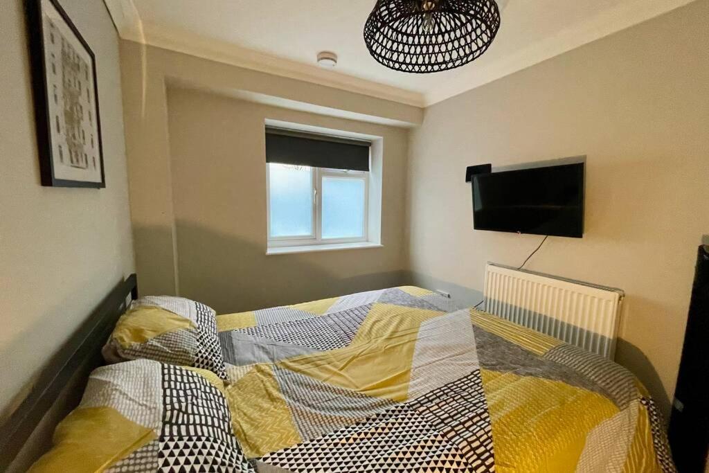 Stylish Modern Two Bedroom Apartment With Garden Кардіфф Екстер'єр фото